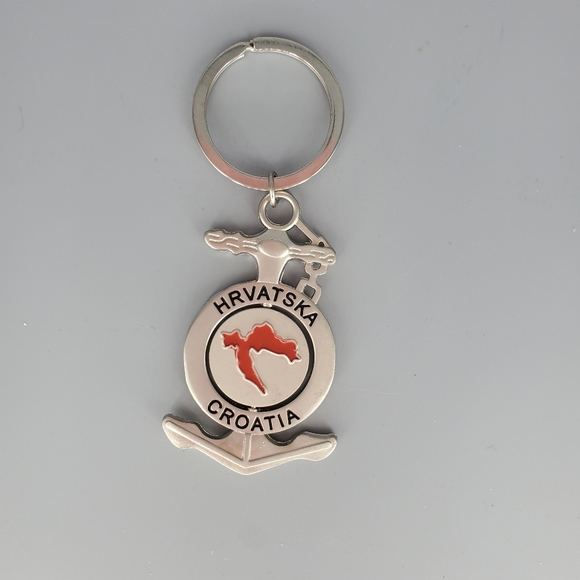 Croatia Rotating Anchor Keychain - Picture 2 of 5